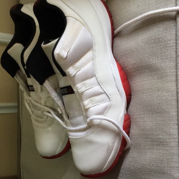 Men's Jordan XI - Picture 4 of 7